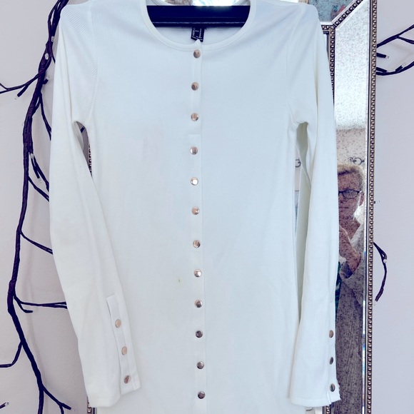 Size M fits more like a small, long, fitted cream color with gold metal snaps - Picture 10 of 15